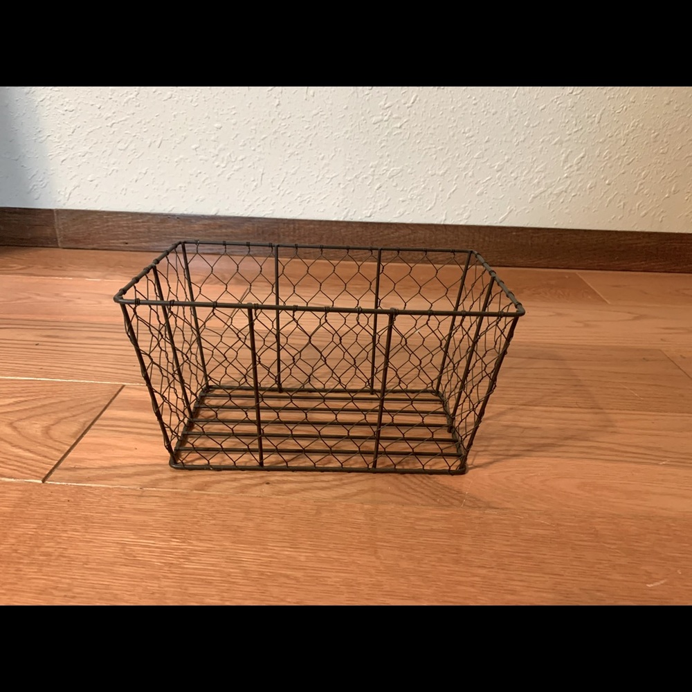 Farmhouse Chicken wire basket